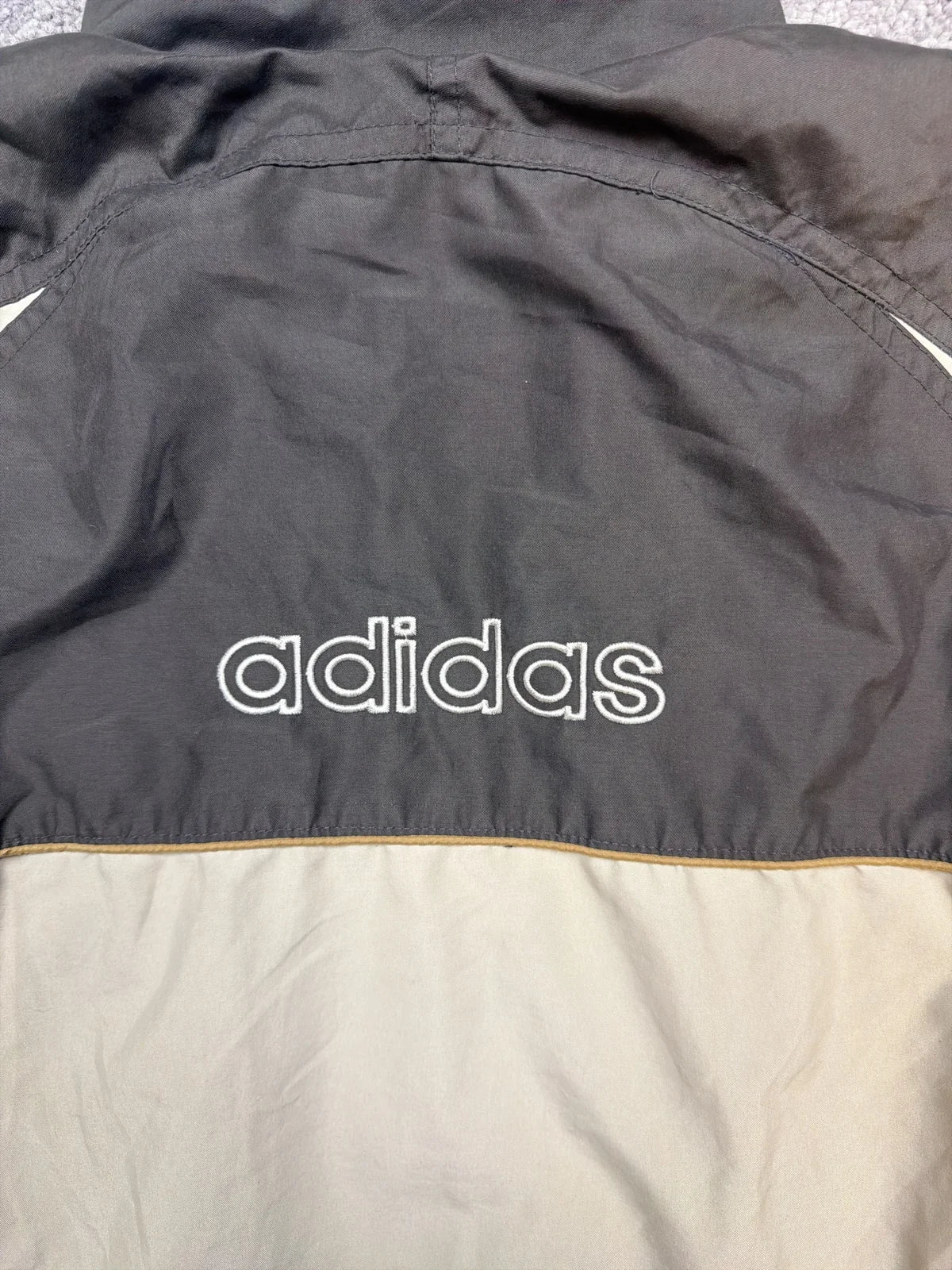 Adidas Giacca a Vento con Zip e Tasche, Colore Nero e Beige, Come Nuovo – photo 6