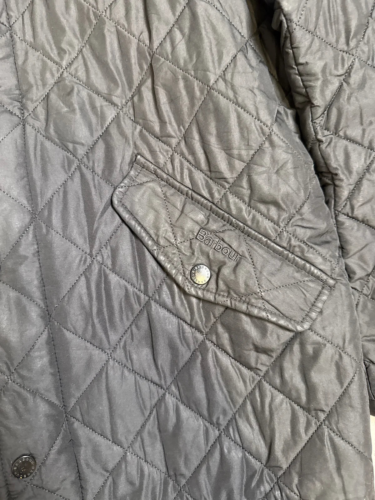Barbour Giacca Trapuntata Grigia con Tasche e Chiusura a Bottoni – photo 2