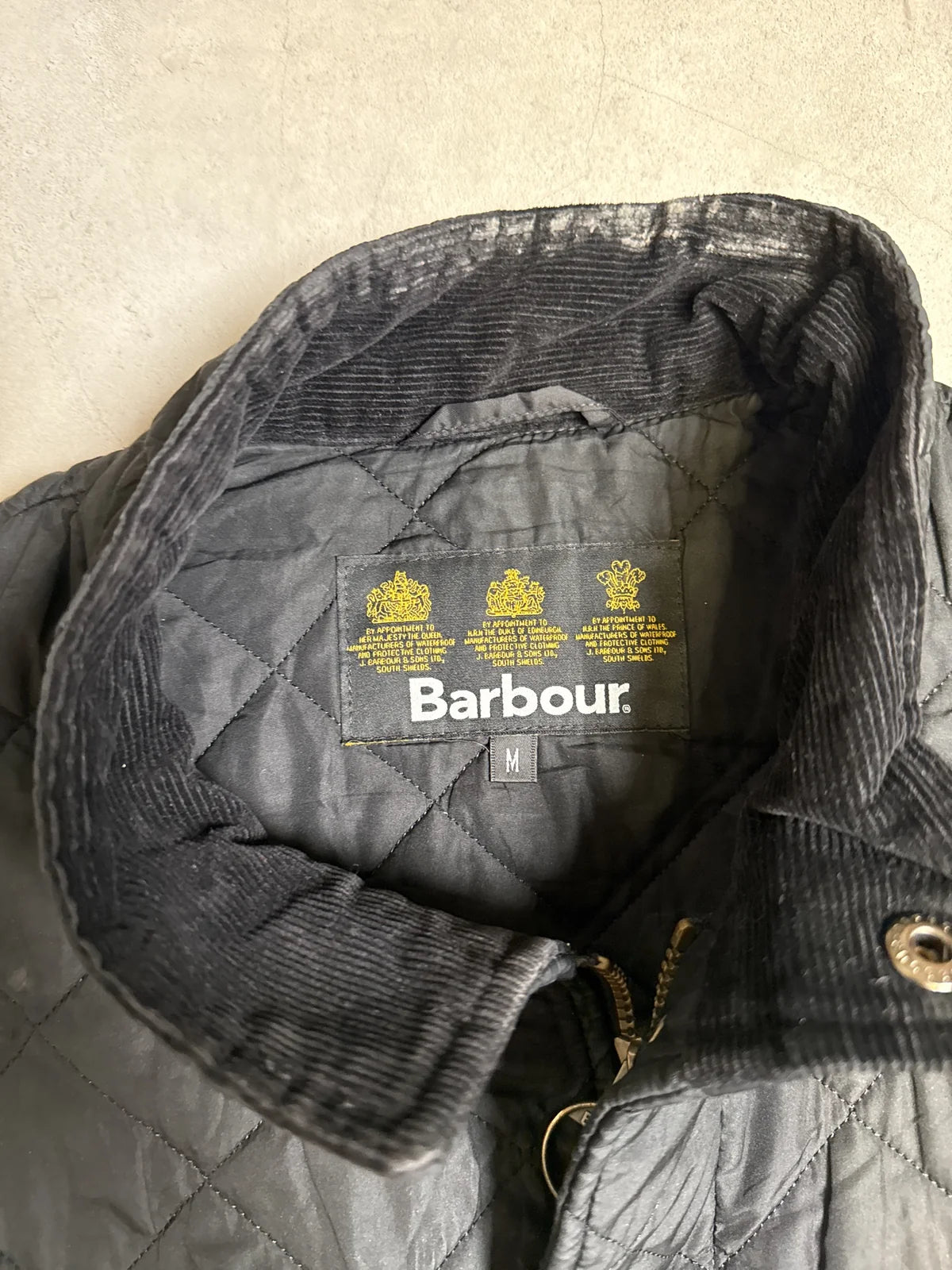 Barbour Giacca Trapuntata Grigia con Tasche e Chiusura a Bottoni – photo 4