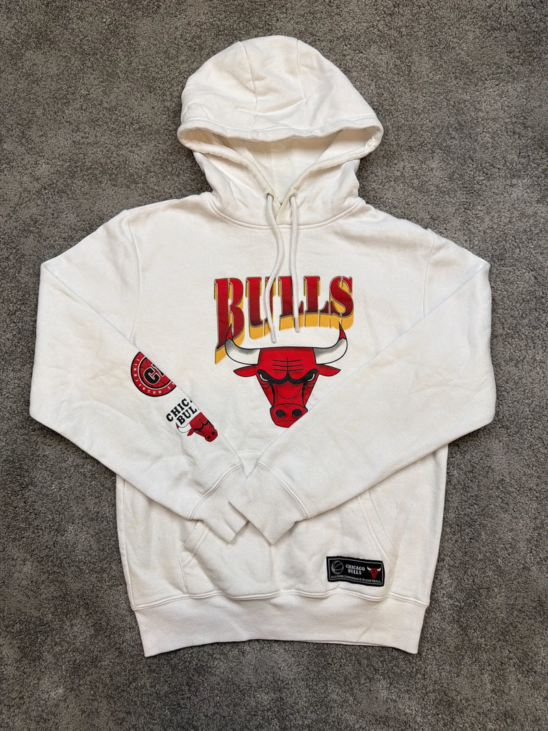 Felpa con cappuccio Chicago Bulls, Hoodie bianco con logo rosso e dettagli sportivi – photo 1