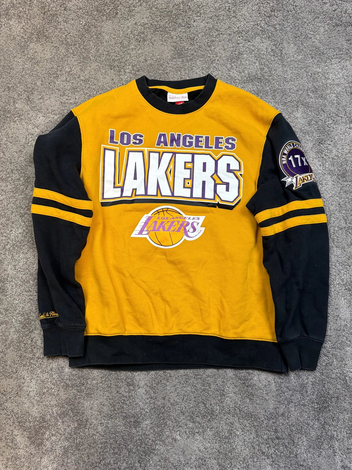 Felpa Los Angeles Lakers NBA Champions Gialla e Nera con Maniche Lunghe – photo 1