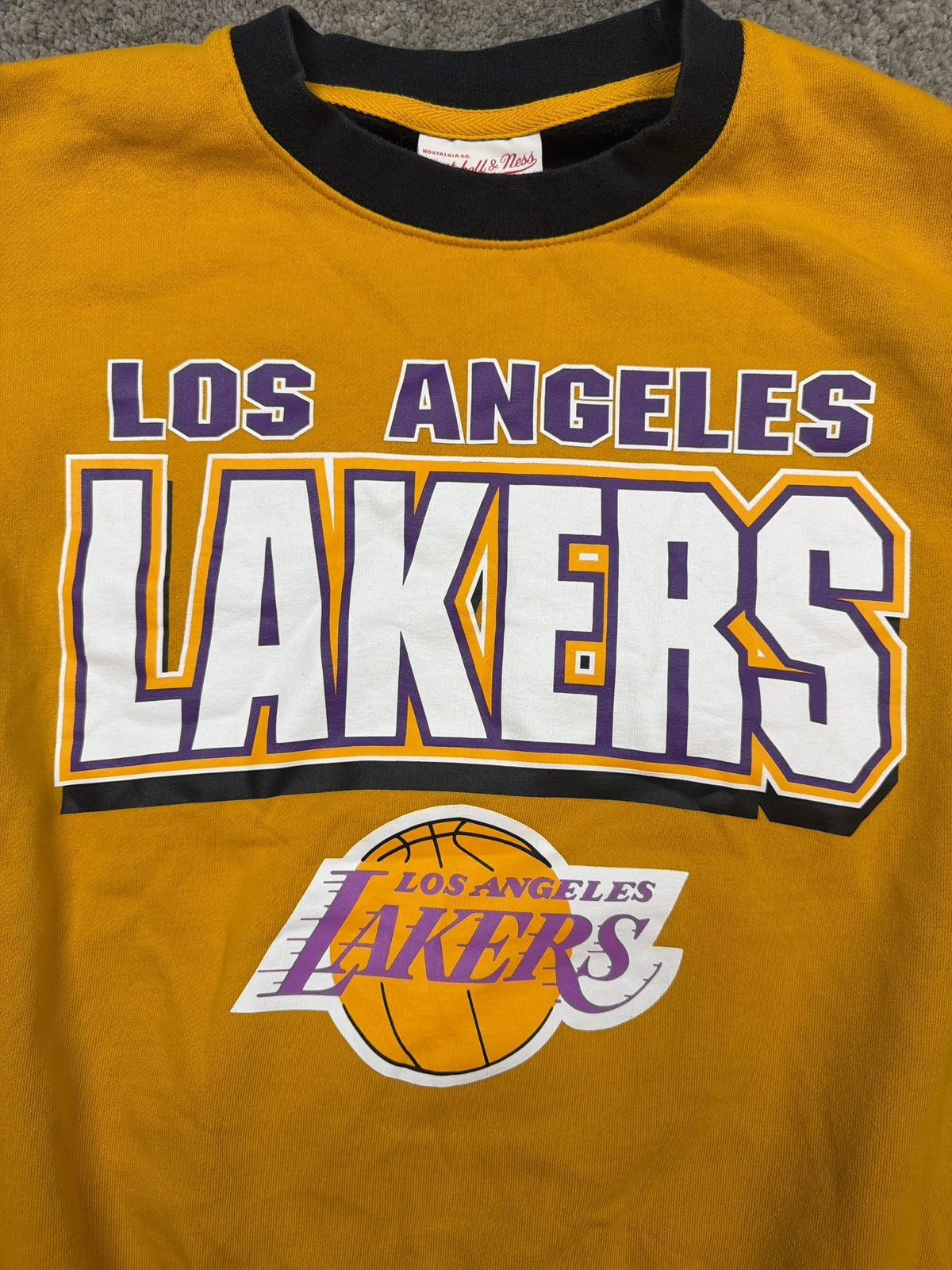 Felpa Los Angeles Lakers NBA Champions Gialla e Nera con Maniche Lunghe – photo 4