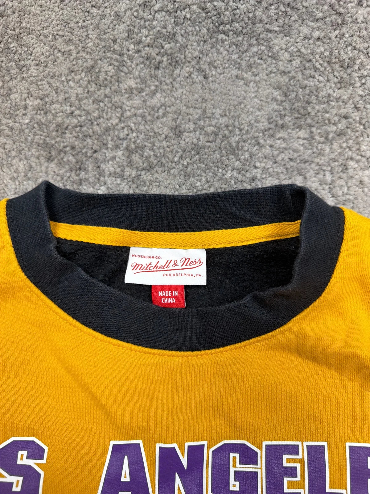 Felpa Los Angeles Lakers NBA Champions Gialla e Nera con Maniche Lunghe – photo 5