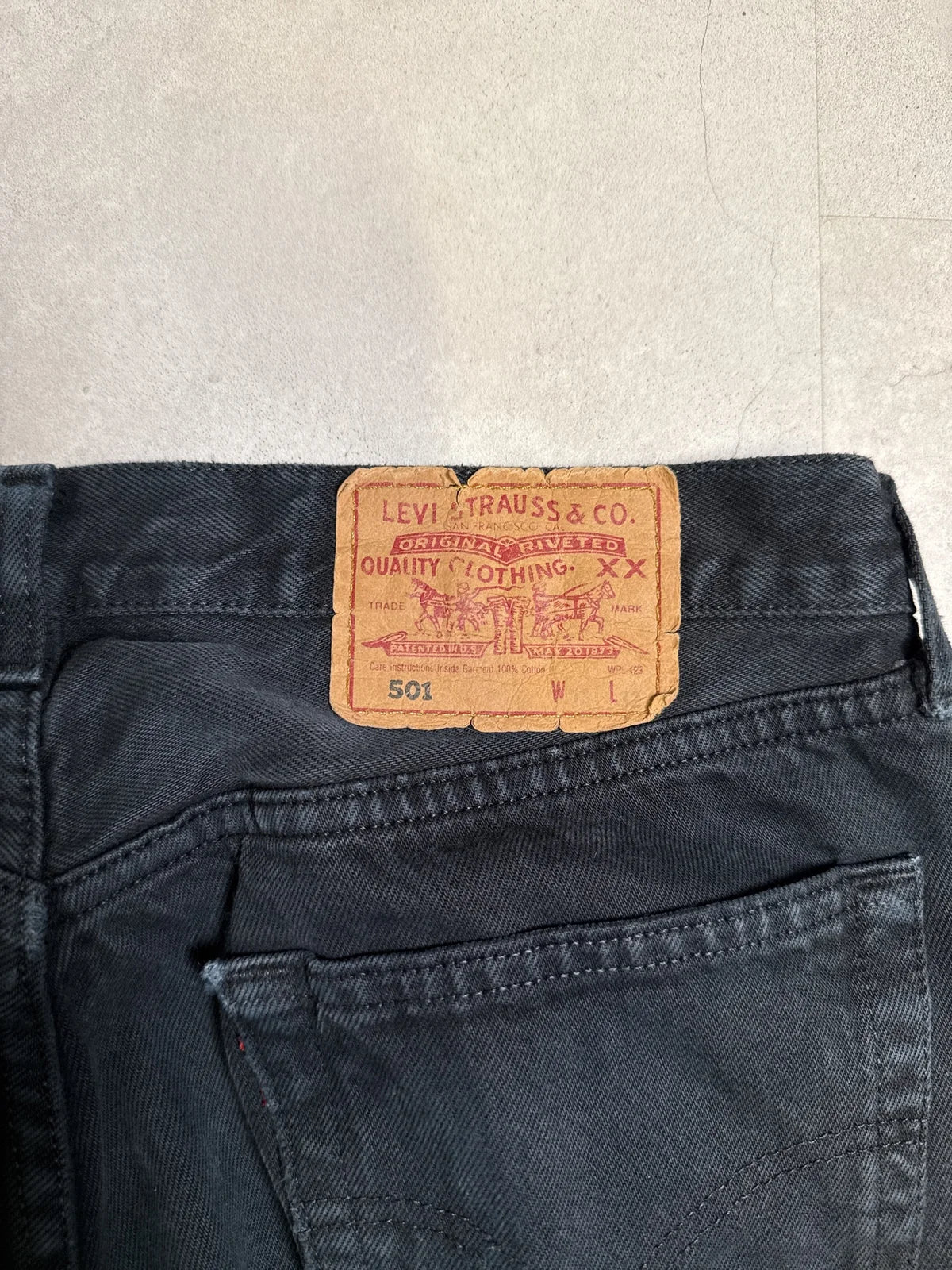 Levi Strauss & Co. Jeans 501 Original Riveted Neri in Denim – photo 4