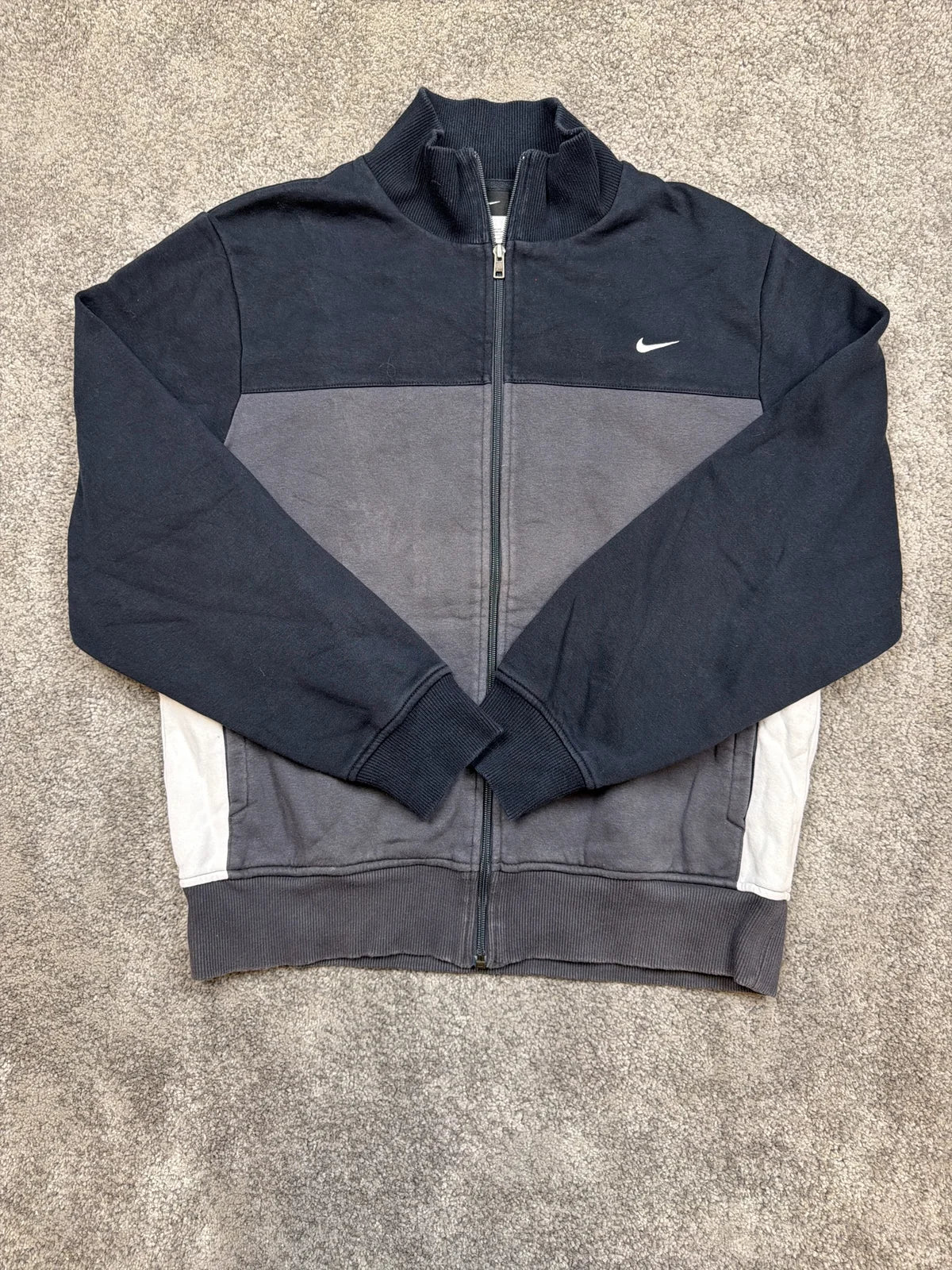 Nike Giacca a vento Zip Grigia con Collo Alto e Tasche – photo 1