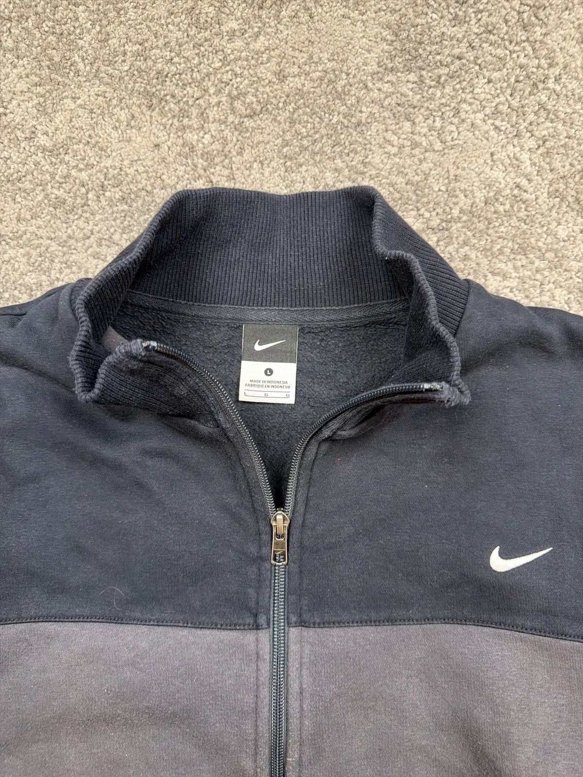 Nike Giacca a vento Zip Grigia con Collo Alto e Tasche – photo 4
