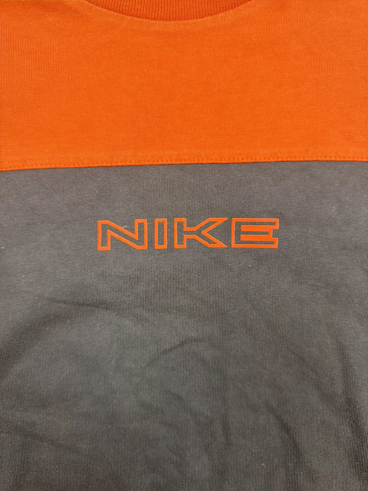 Nike Maglietta a Maniche Lunghe Arancione e Nera con Logo – photo 3