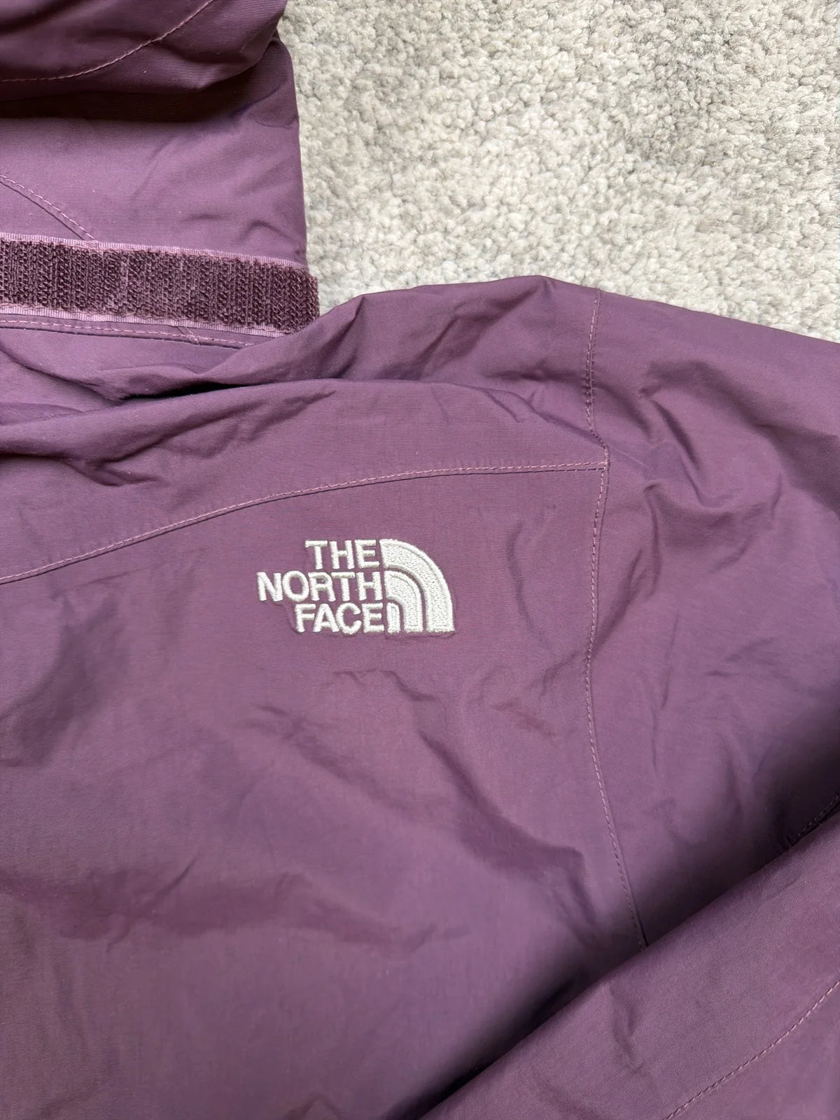 The North Face Giacca a vento con cappuccio viola, impermeabile, tasche – photo 3