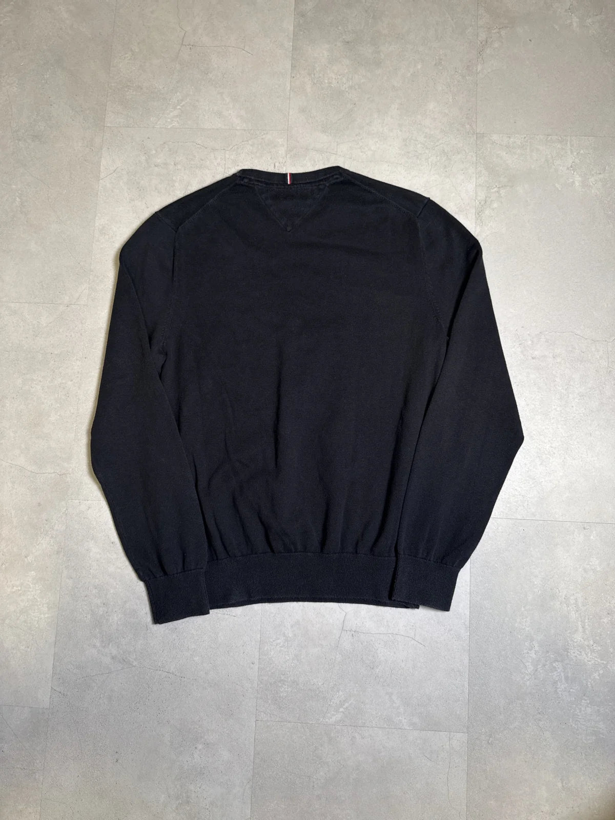 Tommy Hilfiger Maglione Lungo Manica Grigio in Lana con Dettagli a Righe – photo 4