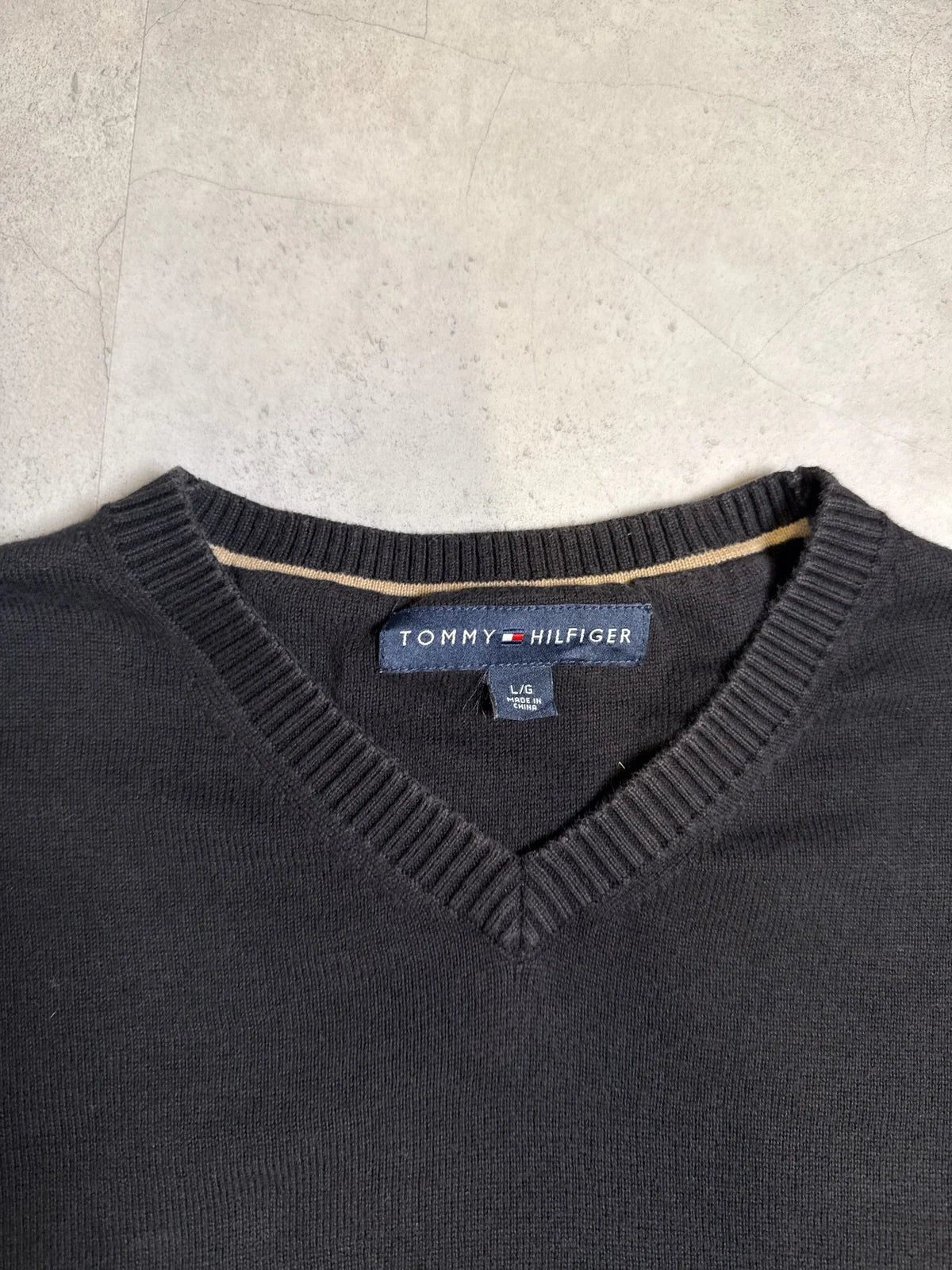 Tommy Hilfiger Maglione V-collo in Lana Grigio – photo 3